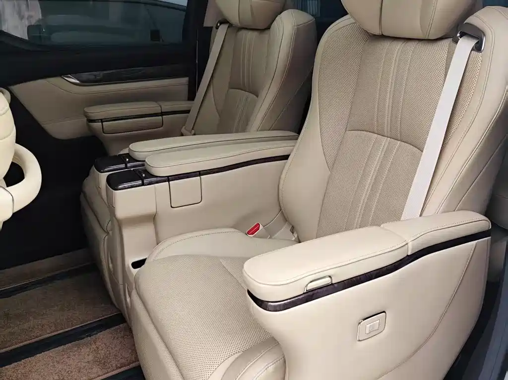 Toyota Alphard 2023 — фото 7