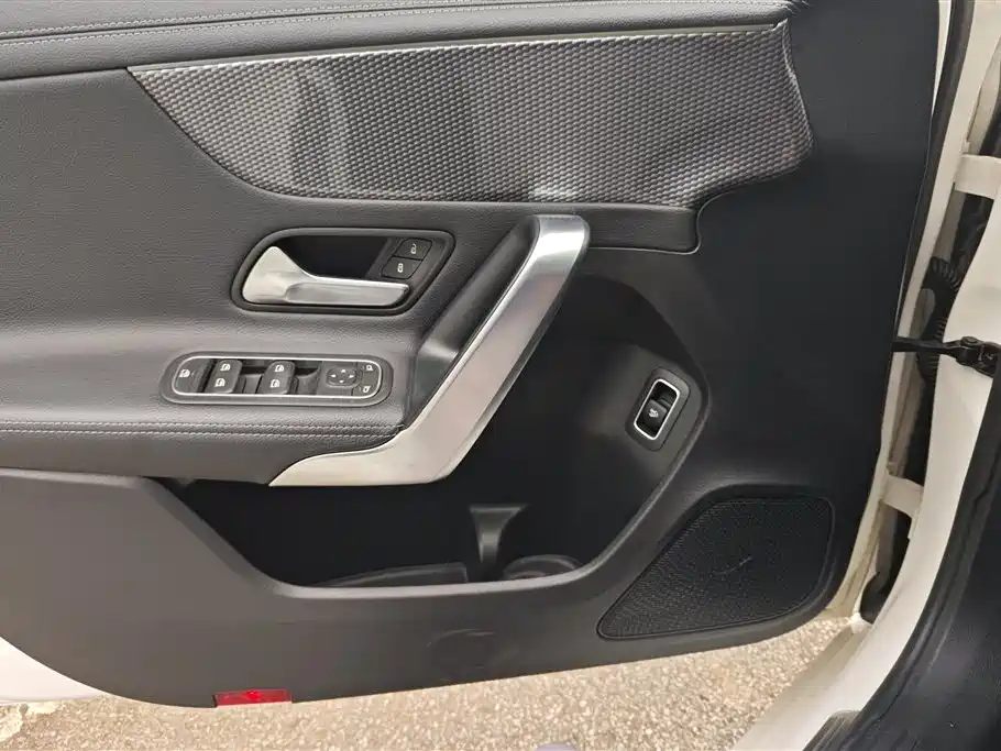 Mercedes-Benz A-Class 2020 — фото 7