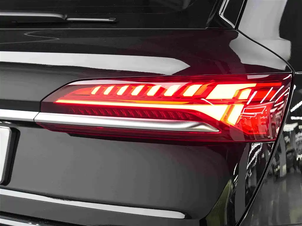Audi Q7 2025 — фото 13