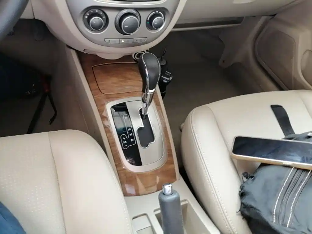 Buick Excelle 2015 — фото 14
