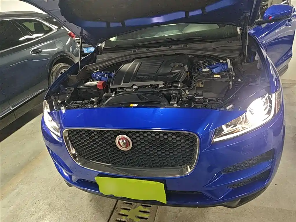 Jaguar F-PACE 2018 — фото 20