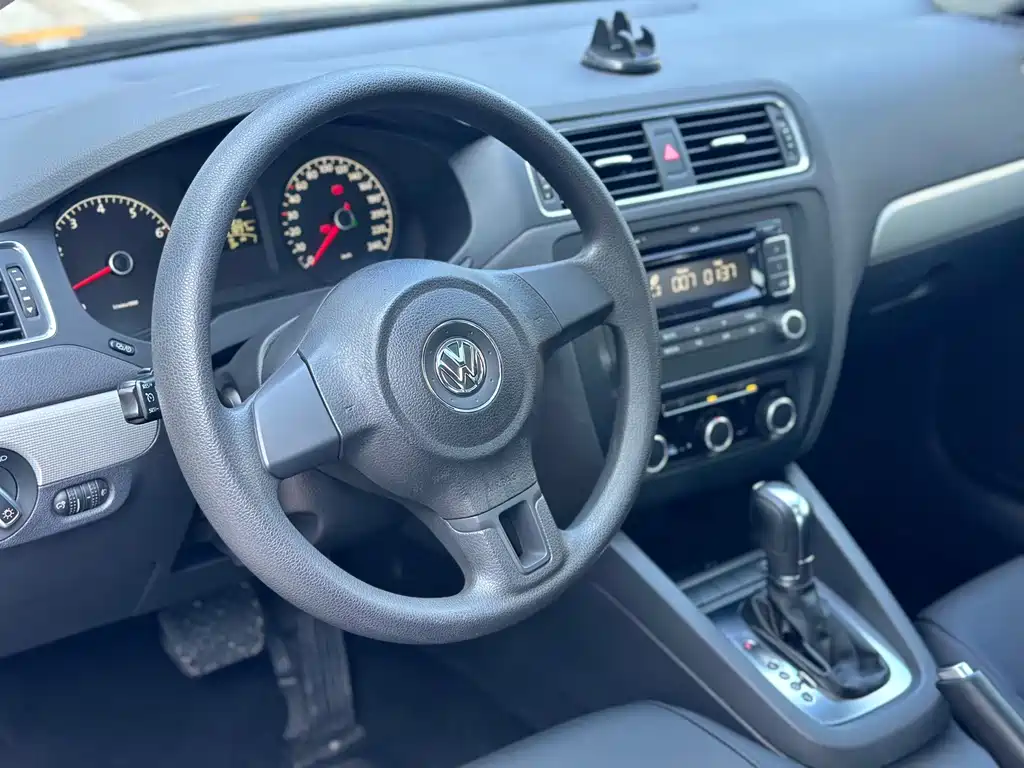 Volkswagen Sagitar 2012