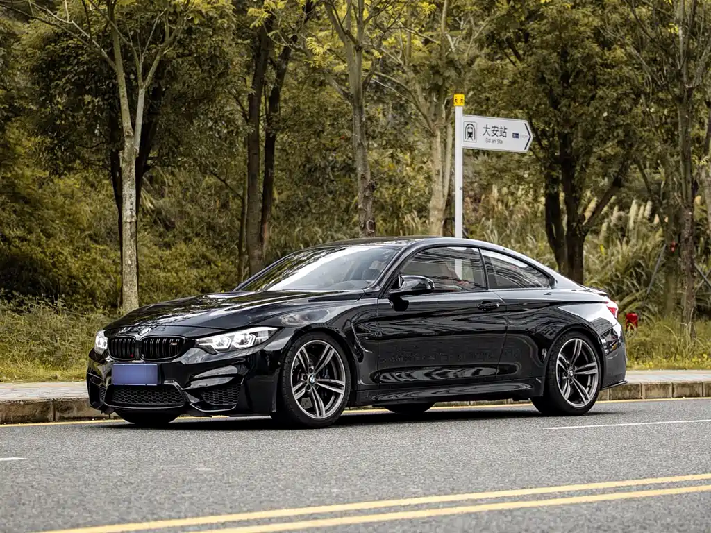 BMW M4 2018 — фото 1