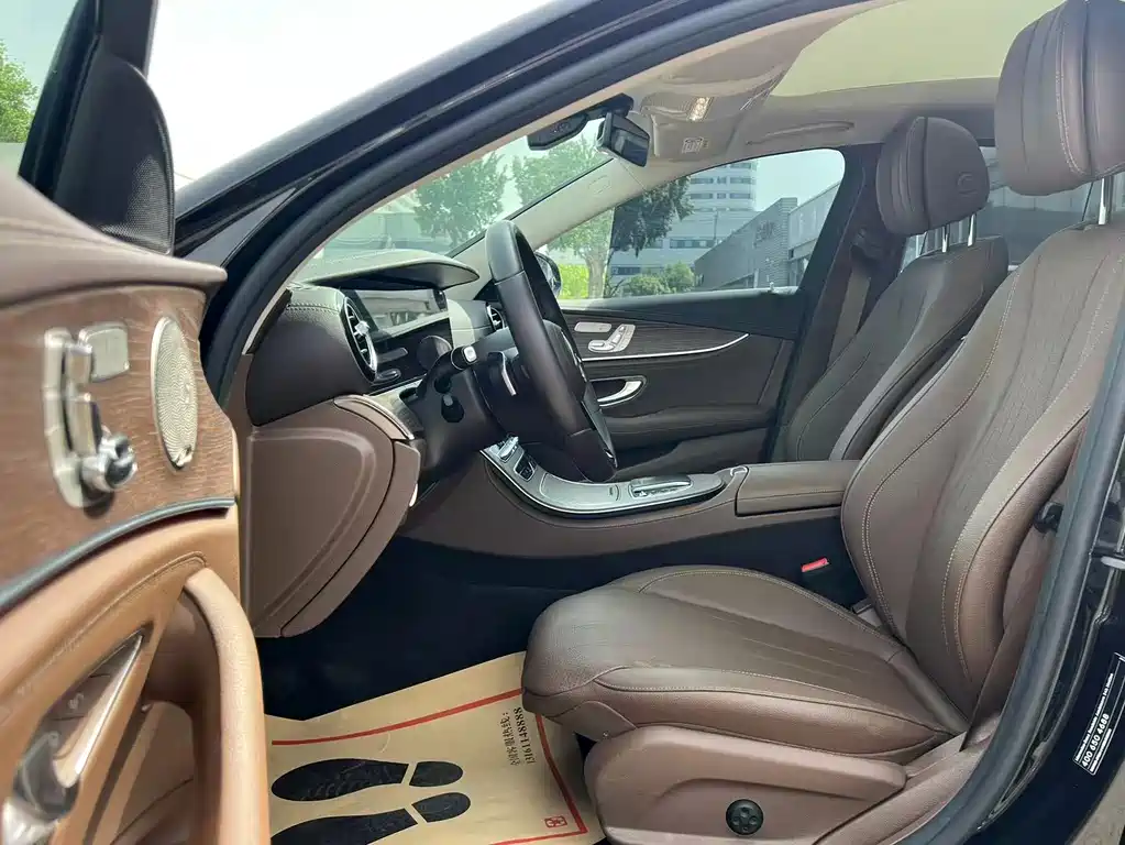 Mercedes-Benz E-Class 2022 — фото 16