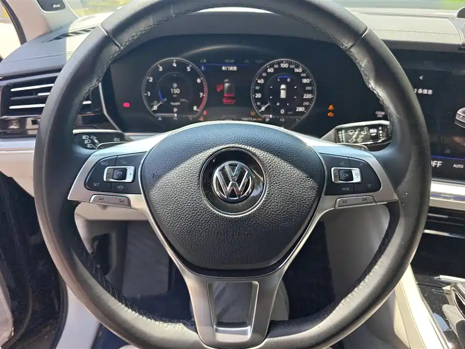 Volkswagen Touareg 2020 — фото 15