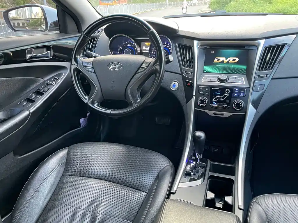 Hyundai Sonata 2014 — фото 12