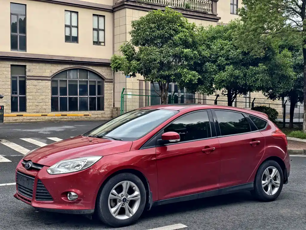 Ford Focus 2014 — фото 1