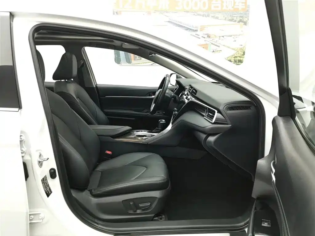 Toyota Camry 2020 — фото 23