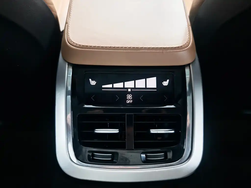 Volvo XC90 2015 — фото 15
