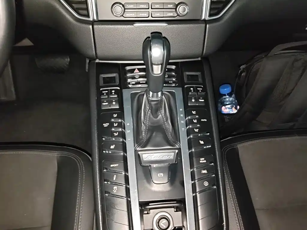 Porsche Macan 2018 — фото 14