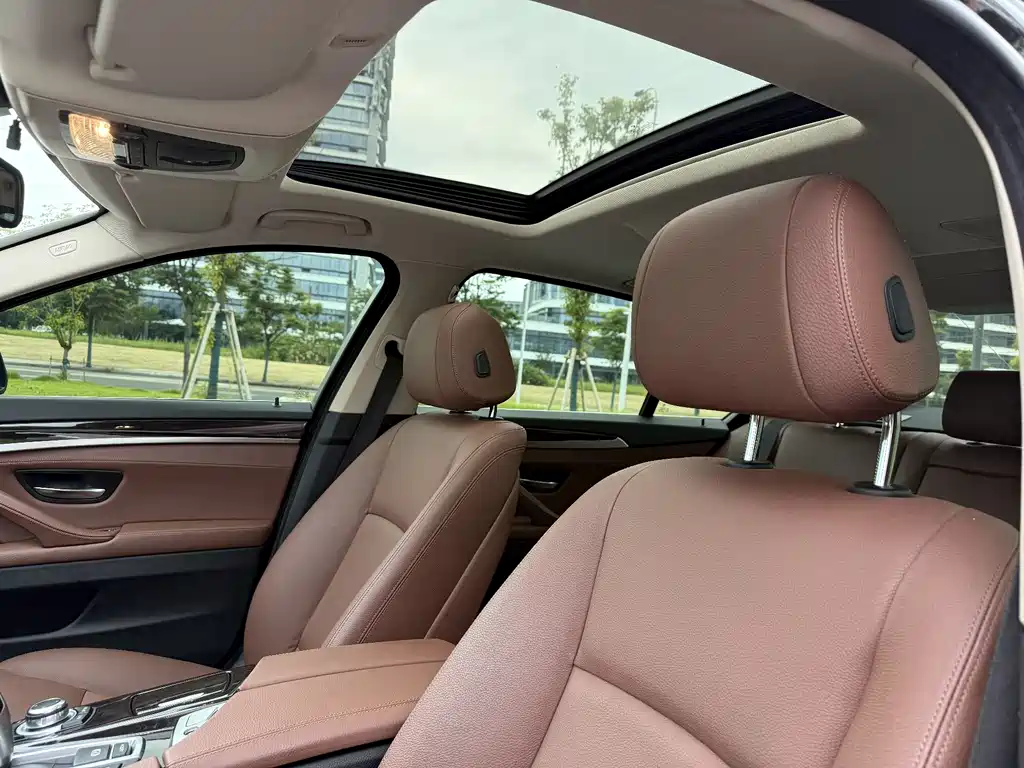 BMW 5 Series 2017 — фото 13