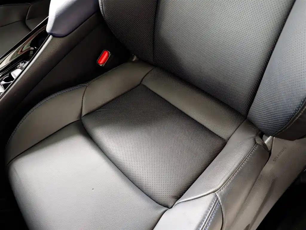 Toyota C-HR 2023 — фото 18