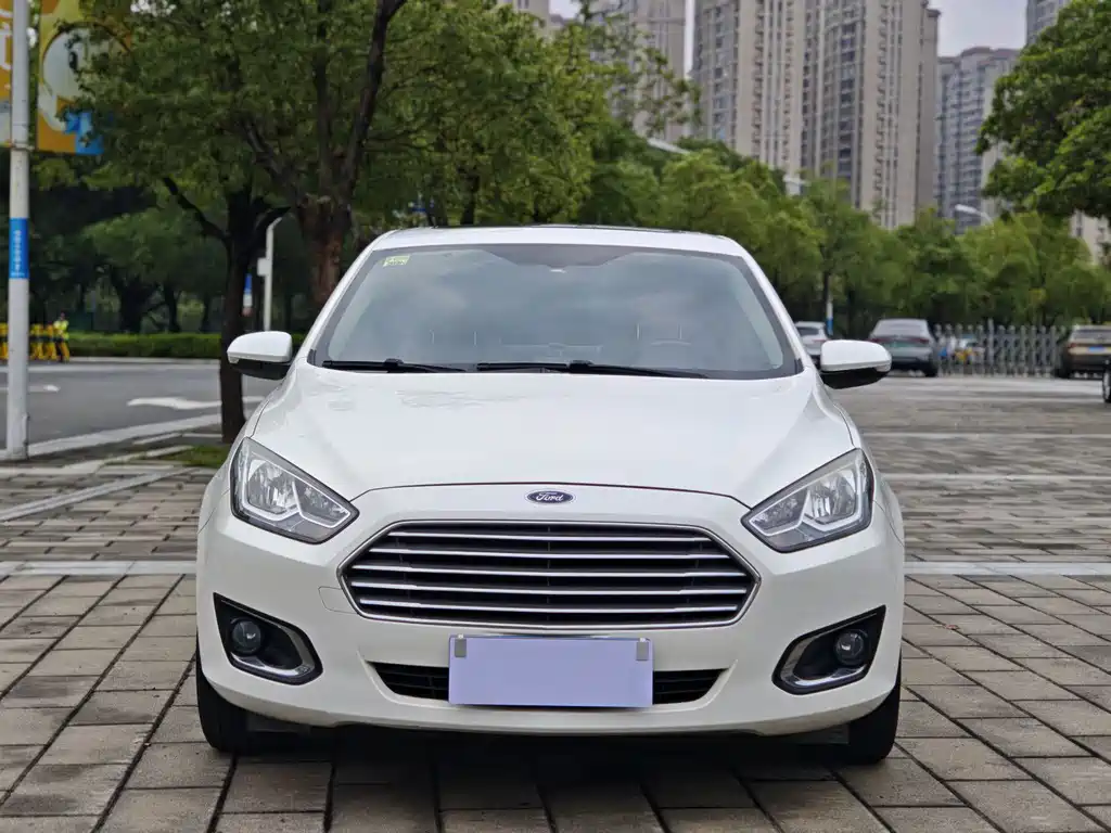 Ford Escort 2015 — фото 2