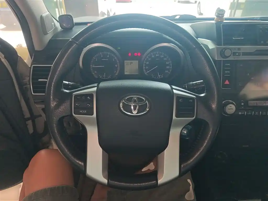 Toyota Prado 2015 — фото 11