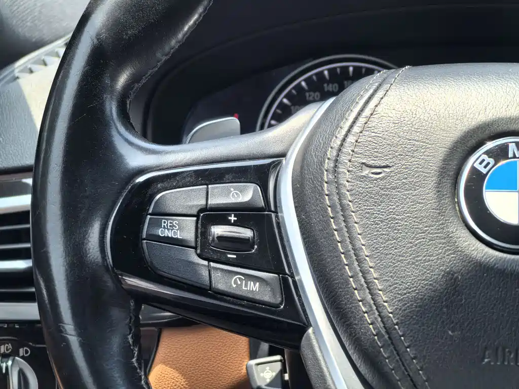 BMW 5 Series 2018 — фото 21