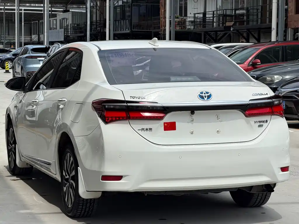 Toyota Corolla 2018 — фото 12