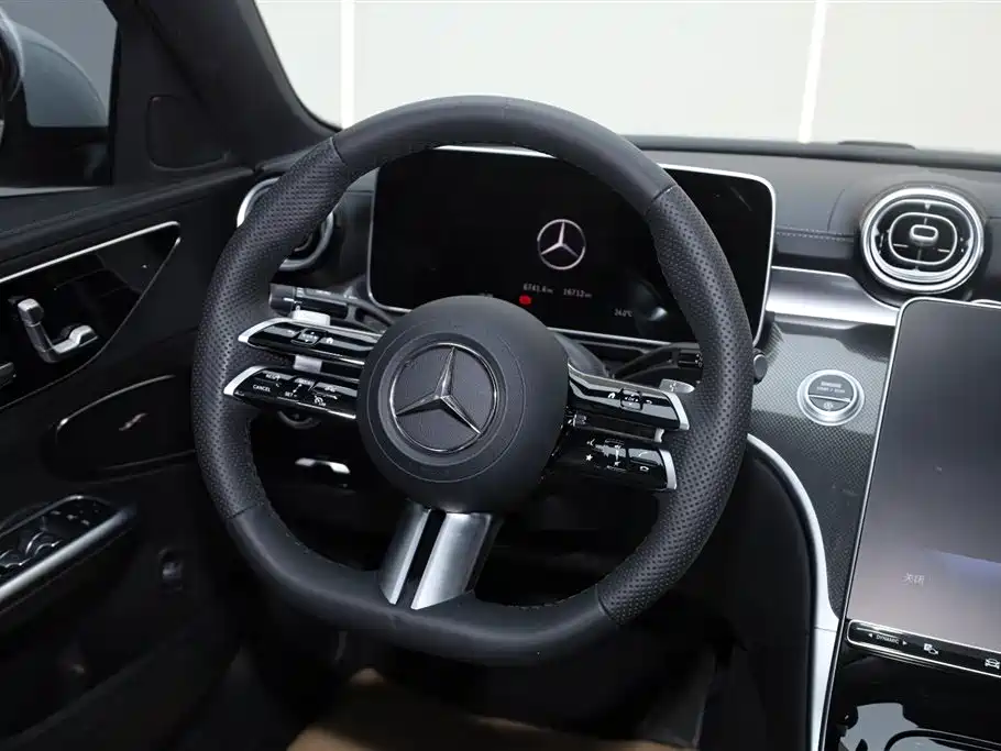 Mercedes-Benz C-Class 2025 — фото 25