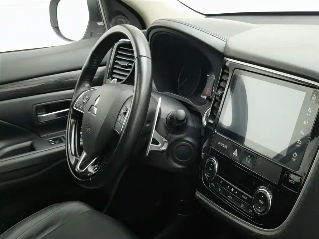 Mitsubishi Outlander 2017 — фото 22