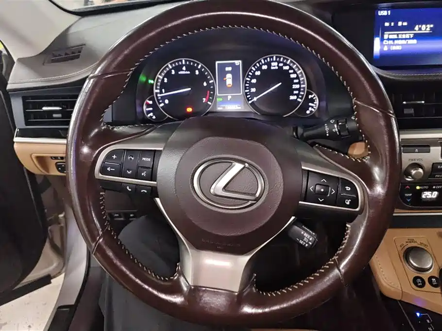 Lexus ES 2016 — фото 15