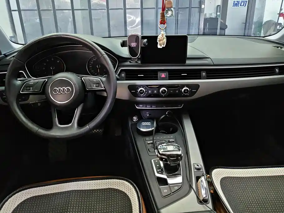 Audi A4L 2018 — фото 12