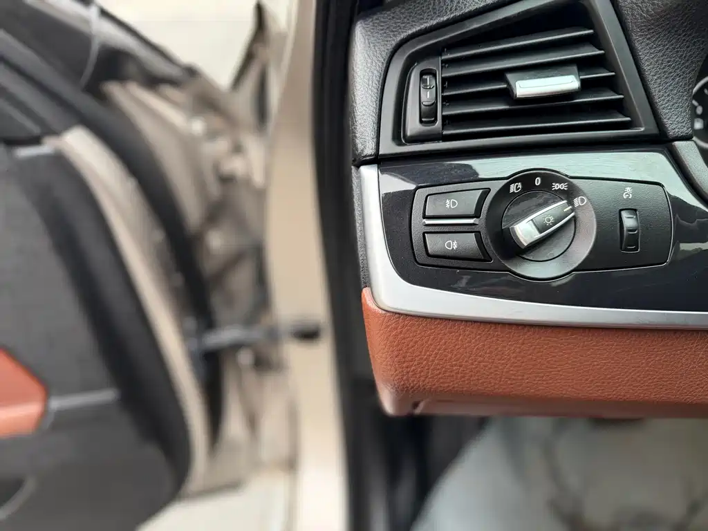 BMW 5 Series 2015 — фото 8
