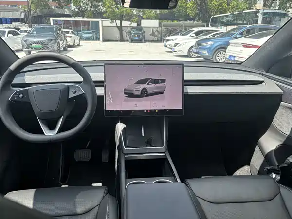 Tesla Model Y L 2026