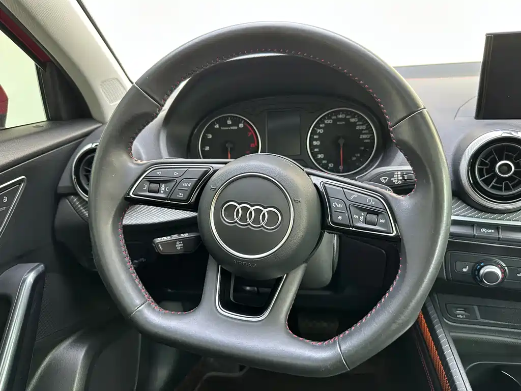 Audi Q2L 2022 — фото 32