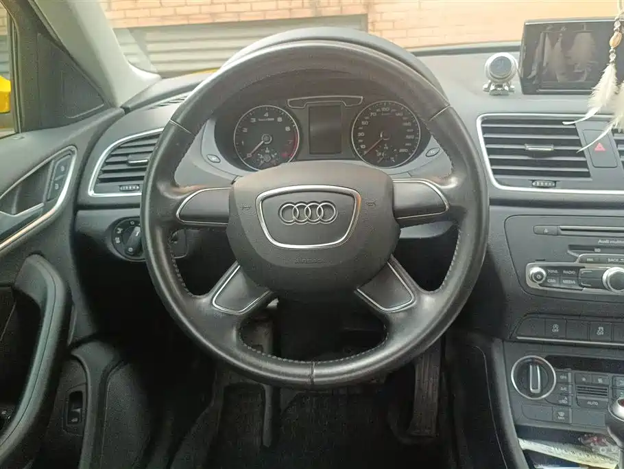 Audi Q3 2016 — фото 15