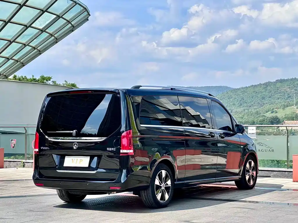 Mercedes-Benz V-Class 2024 — фото 15