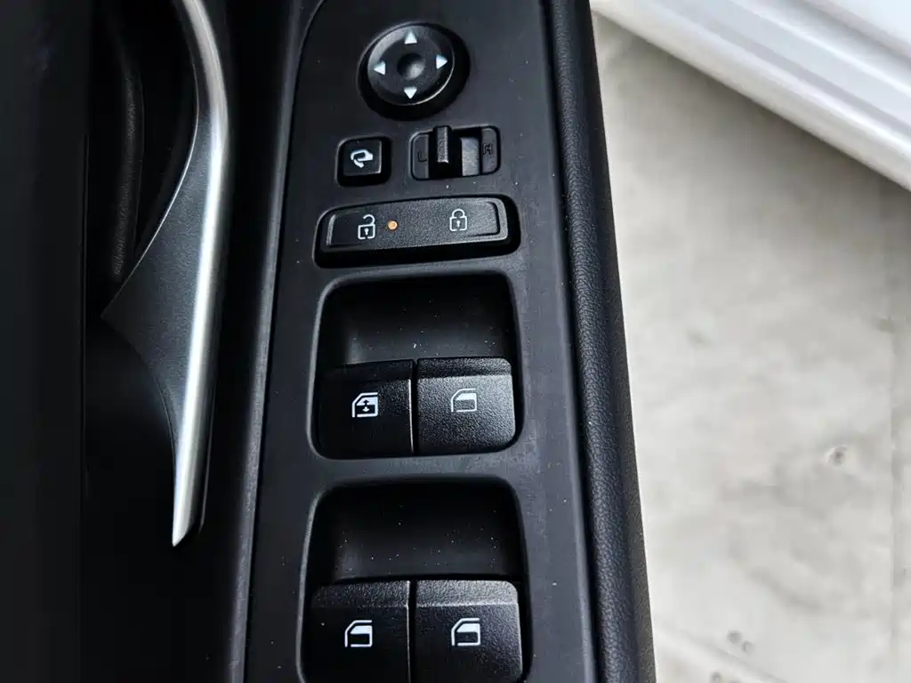 Hyundai Elantra 2023 — фото 12