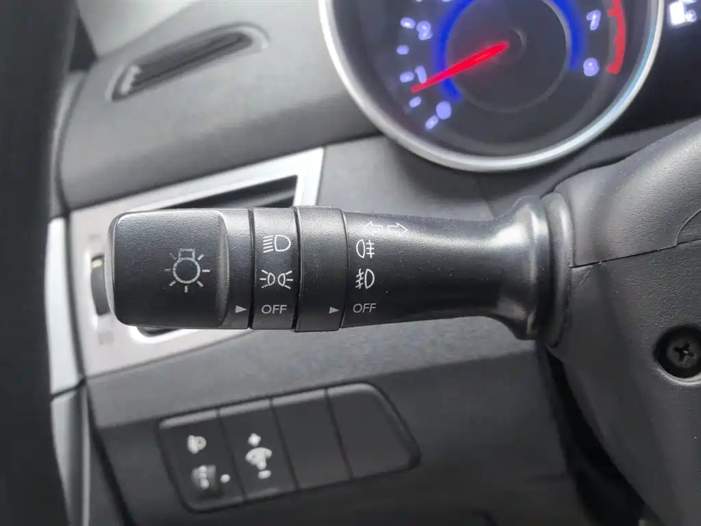 Hyundai Elantra Langdong 2017 — фото 21