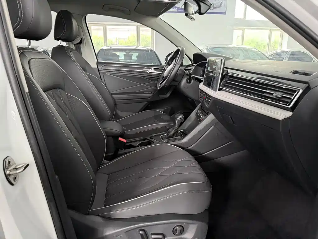 Volkswagen Tiguan L 2023 — фото 10