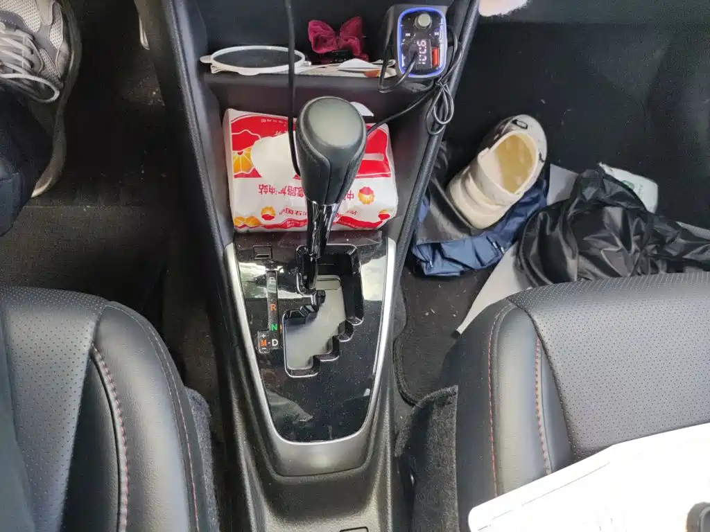 Toyota Yaris L 2023 — фото 10