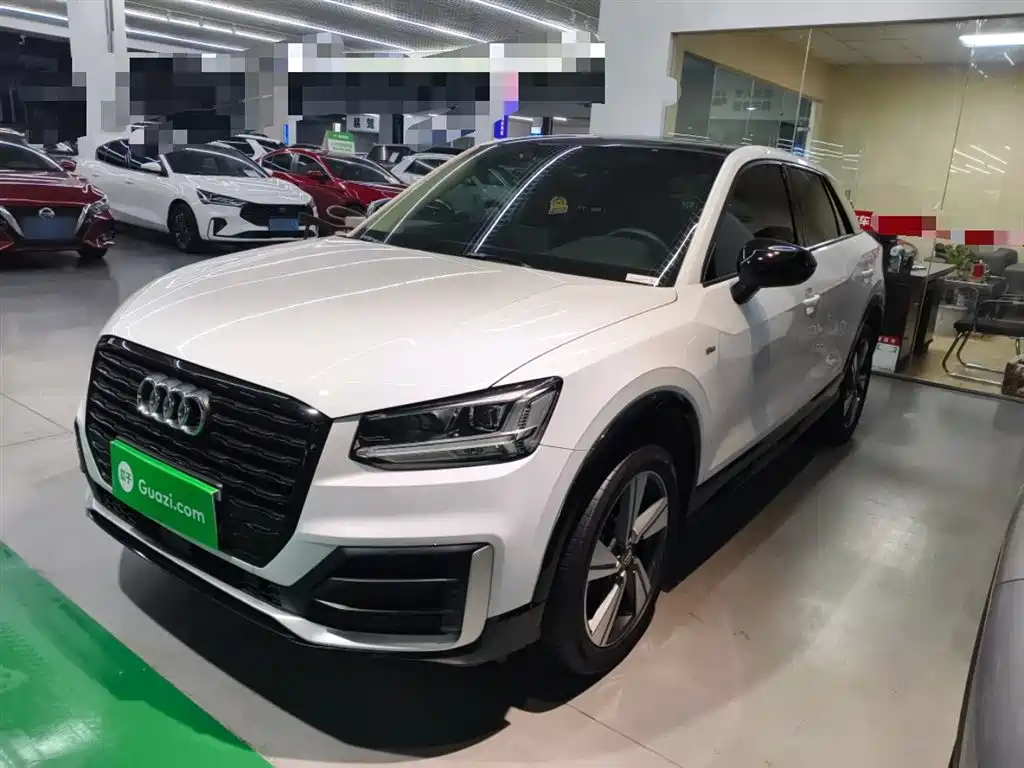 Audi Q2L 2021 — фото 1