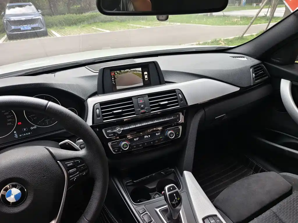 BMW 3 Series 2017 — фото 10