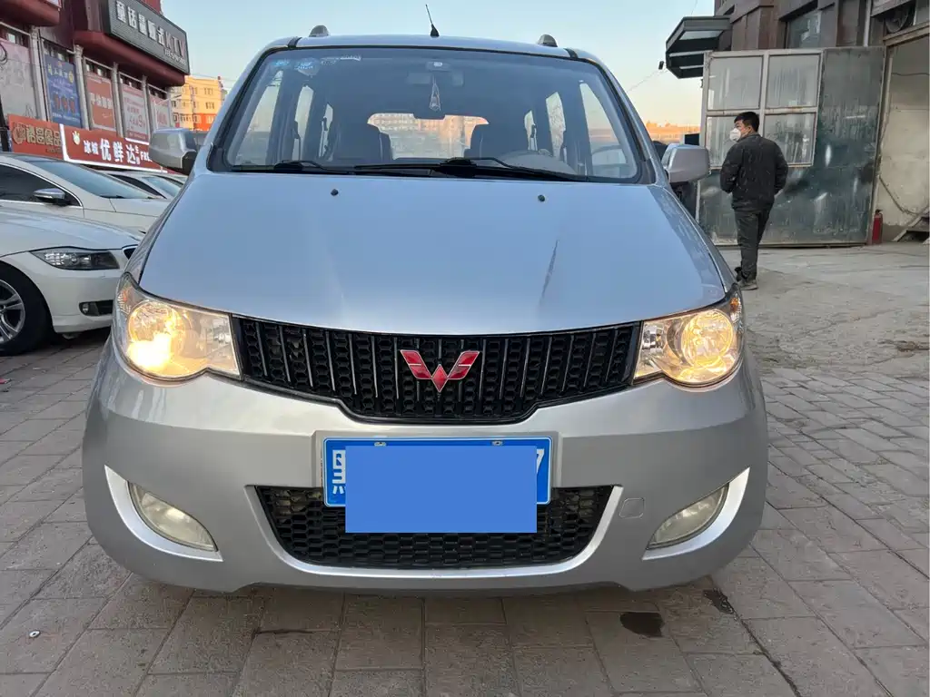 Wuling Hongguang 2014 — фото 2