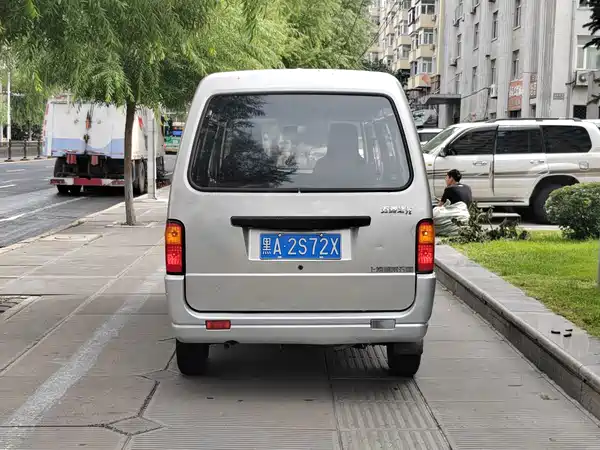 Wuling Sunshine 2012