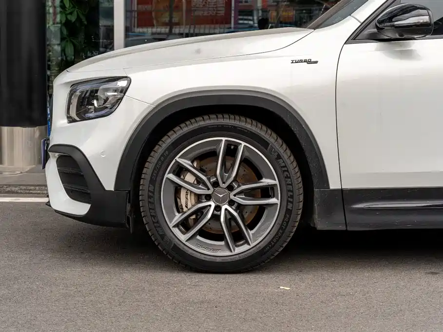 Mercedes-Benz GLB AMG 2022 — фото 16