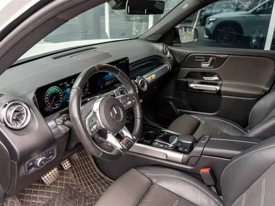 Mercedes-Benz GLB AMG 2022 — фото 10