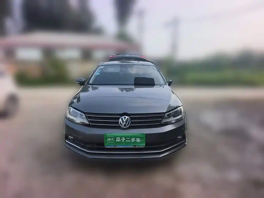 Volkswagen Sagitar 2015