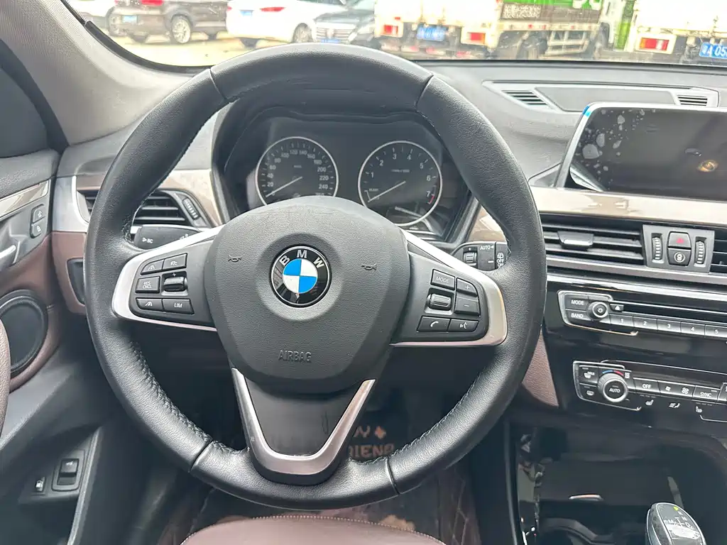 BMW X1 New Energy 2017 — фото 11