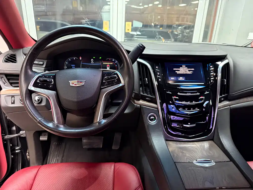 Cadillac Escalade 2018 — фото 40