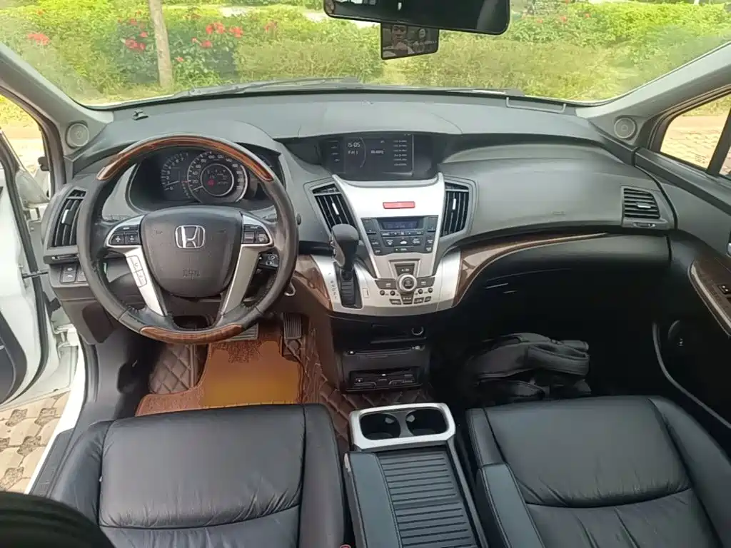 Honda Odyssey 2015 — фото 10