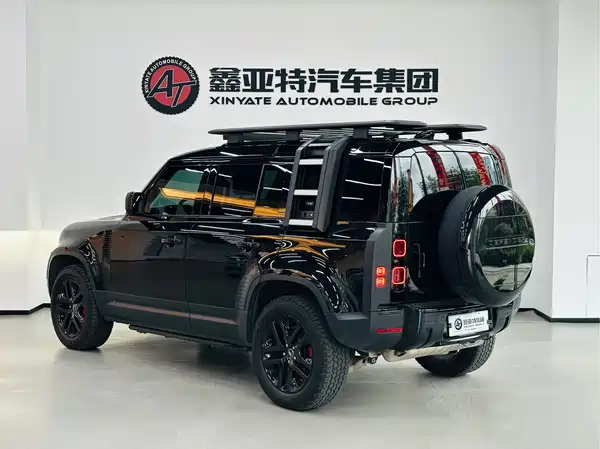 Land Rover Defender 2024