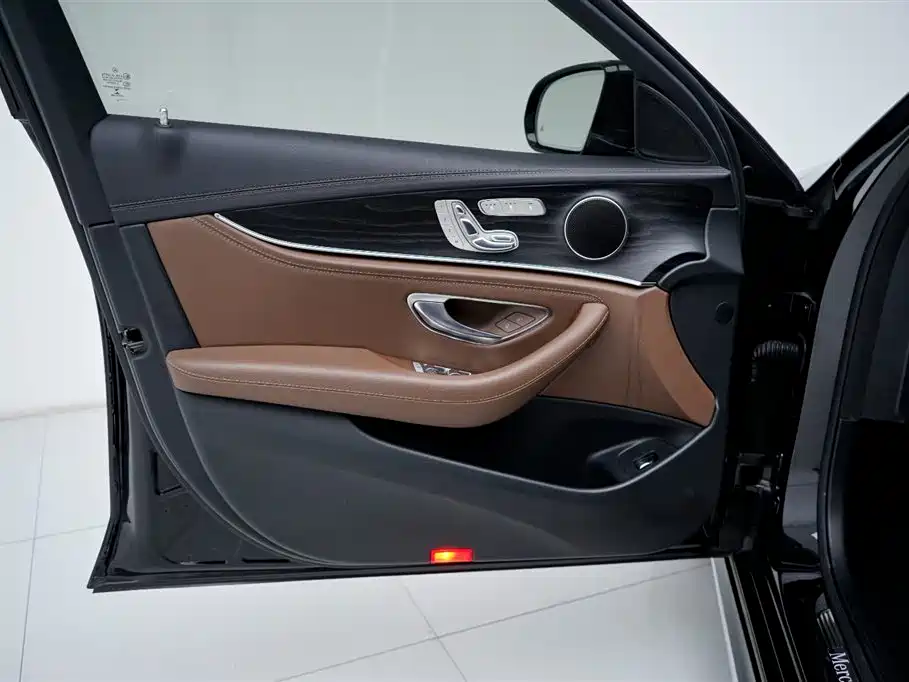 Mercedes-Benz E-Class 2021 — фото 11