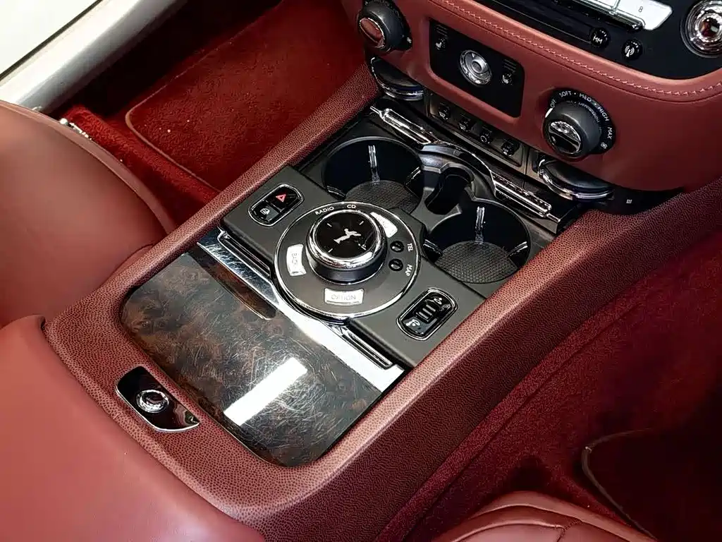 Rolls-Royce Phantom 2015 — фото 10