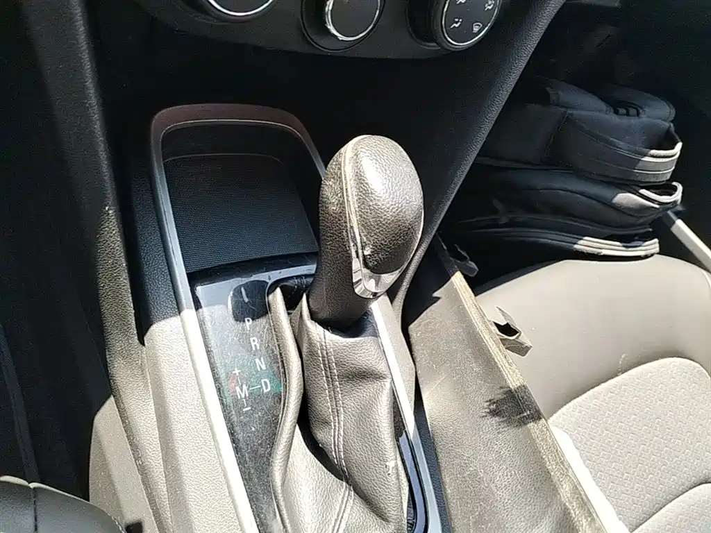 Chevrolet Cavalier 2017 — фото 14