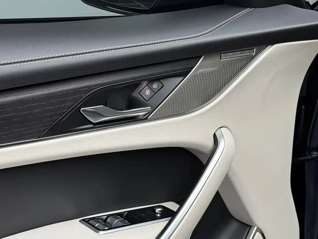 Jaguar F-PACE 2021 — фото 16