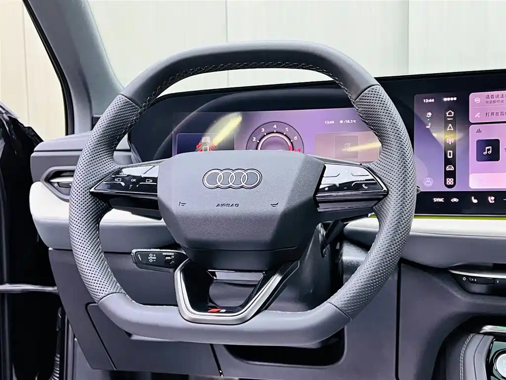 Audi Q5L — фото 10