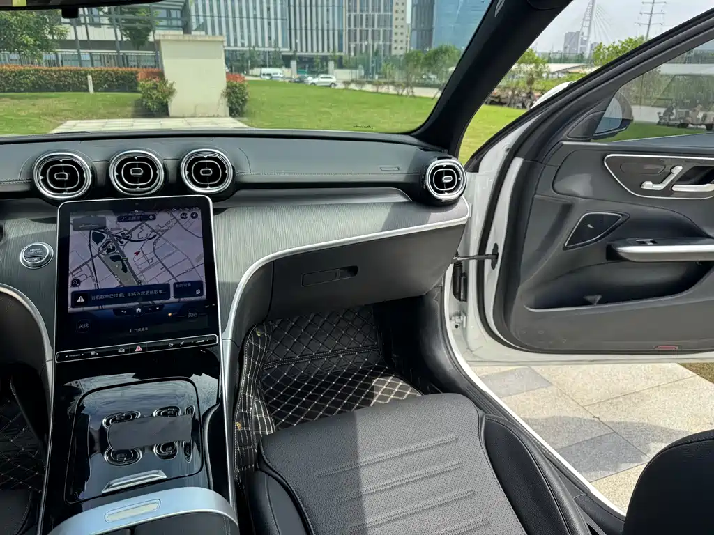 Mercedes-Benz C-Class 2023 — фото 19